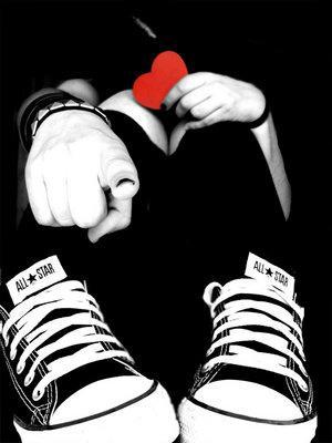 emo love heart pictures. Save your heart